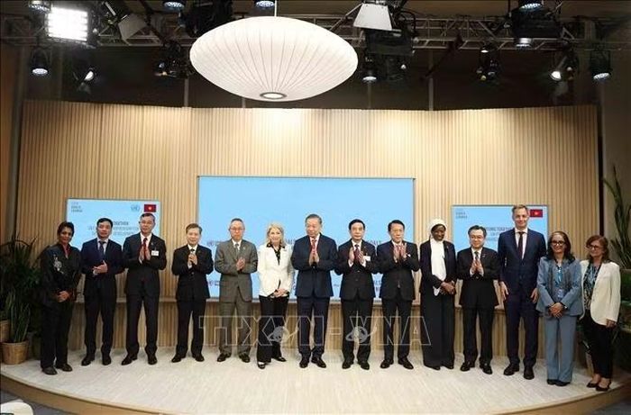 Tổng Bí thư, Chủ tịch nước Tô Lâm và các đại biểu. Ảnh: Thống Nhất/TTXVN.