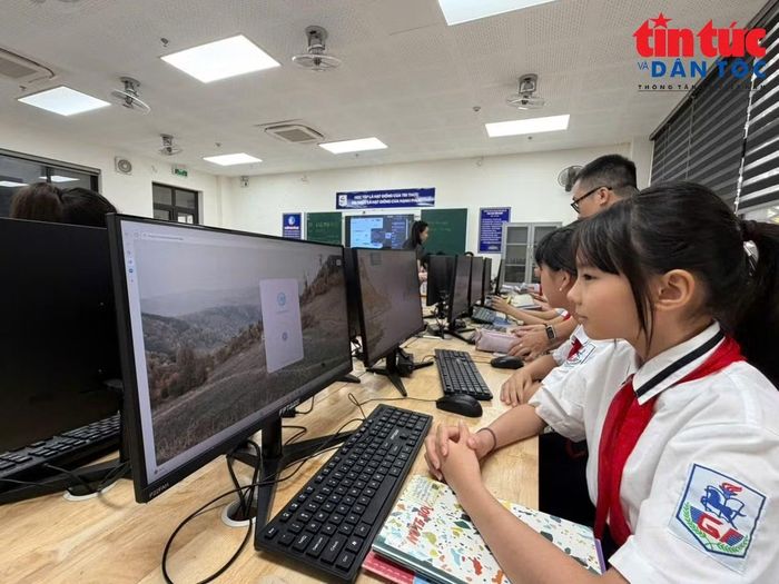 Học sinh Trường THCS Giảng Võ trong Lớp học mở. Ảnh: Lê Vân