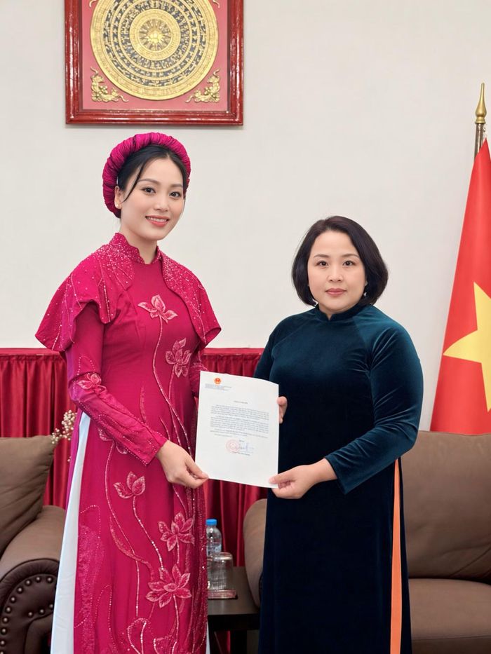Từ danh hiệu Quán quân dòng nhạc Dân gian Sao Mai 2013, Huyền Trang kiên trì theo đuổi con đường âm nhạc gắn với những giá trị truyền thống.
