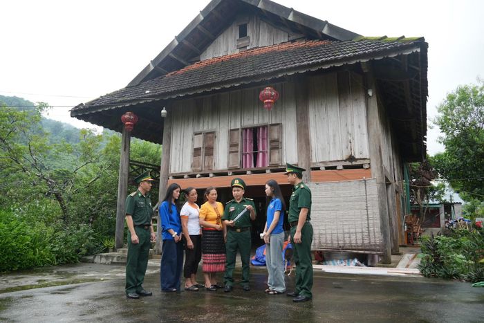 Khi “Hòm thư điện tử ẩn danh” được triển khai, người dân có thể sử dụng điện thoại quét mã QR, gửi nội dung phản ánh, hình ảnh hoặc thông tin liên quan đến vụ việc cần báo tin. Thông tin được chuyển đến lực lượng chức năng để tiếp nhận, phân loại, xác minh và xử lý theo quy định.