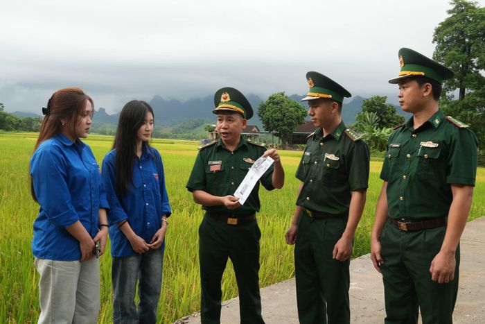 Từ việc quét mã QR để gửi thông tin tới “Hòm thư điện tử ẩn danh”, người dân từng bước làm quen với các tiện ích số, góp phần nâng cao nhận thức, kỹ năng ứng dụng công nghệ trong đời sống.