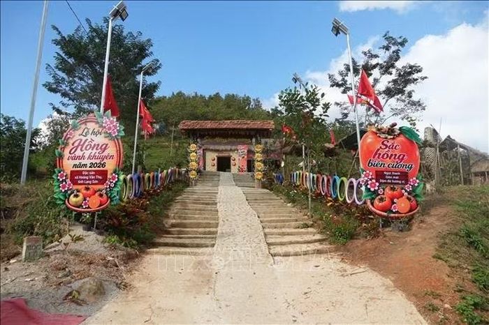Mô hình trải nghiệm du lịch sắc hồng biên cương. Ảnh: Tiến Vĩnh –TTXVN