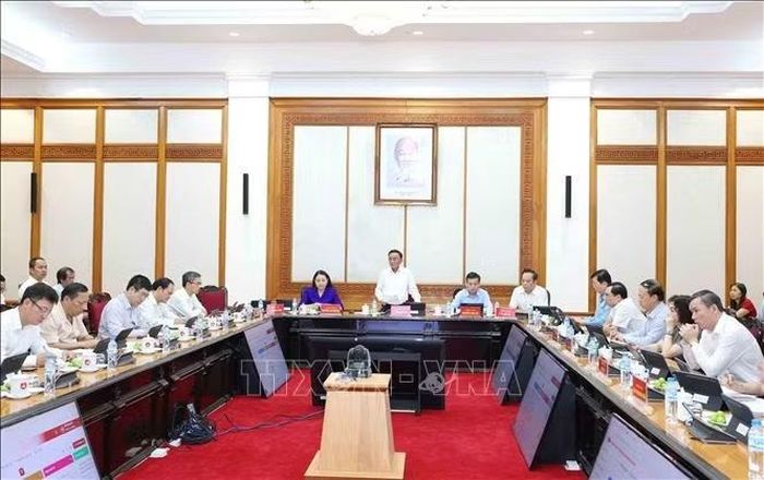 Thường trực Ban Bí thư Trần Cẩm Tú chủ trì Cuộc họp về Hệ thống giám sát, điều hành thông minh và hệ thống quản lý công việc, đánh giá cán bộ trên môi trường số. Ảnh: Phương Hoa/TTXVN