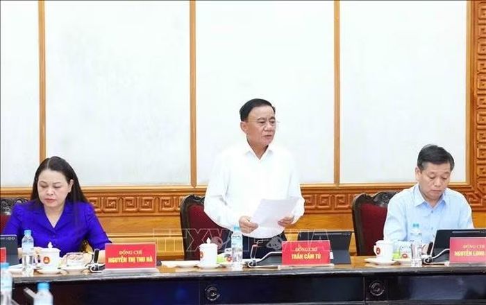 Đồng chí Trần Cẩm Tú, Uỷ viên Bộ Chính trị, Thường trực Ban Bí thư phát biểu chỉ đạo cuộc họp. Ảnh: Phương Hoa/TTXVN