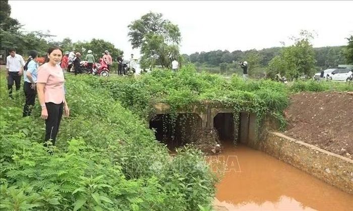 Cống thoát nước trên đường Sư Vạn Hạnh, phường Bình Long, thành phố Đồng Nai, nơi camera ghi nhận chiếc ô tô bị dòng nước cuốn trôi qua trước khi mất tích.