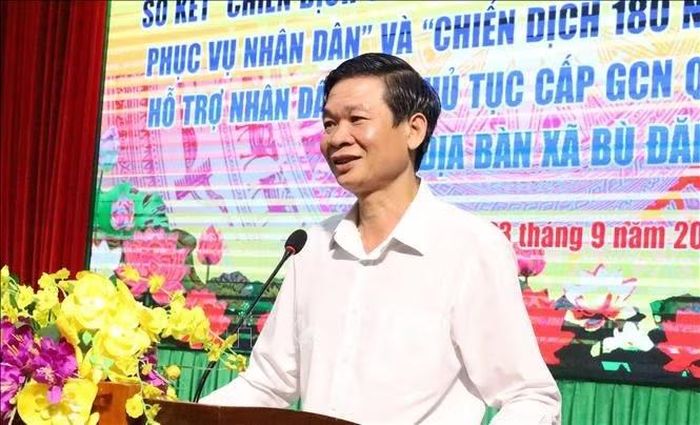 Bí thư Đảng ủy xã Bù Đăng Vũ Lương phát biểu tại Hội nghị sơ kết các chiến dịch trên địa bàn xã.