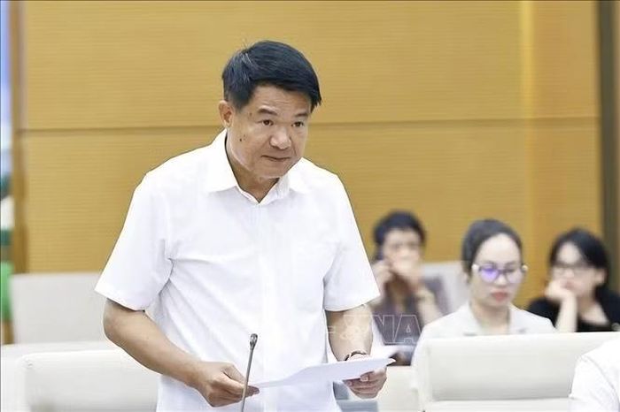 Viện trưởng Viện Kiểm sát nhân dân tối cao Nguyễn Huy Tiến thuyết trình về nội dung cơ bản của dự thảo. Ảnh: Doãn Tấn/TTXVN