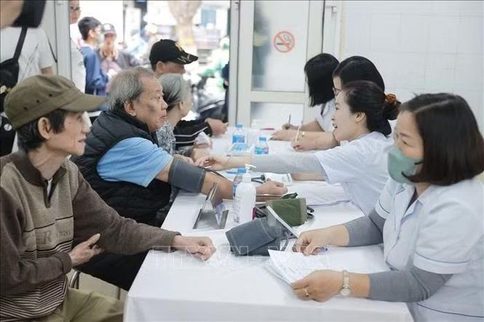 Khu vực đăng ký khám và đo huyết áp cho người dân phường Hai Bà Trưng (Hà Nội). Ảnh minh họa: Minh Quyết/TTXVN