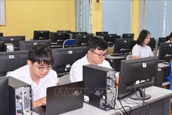 Sinh viên trường Đại học hàng hải Việt Nam được đào tạo chuyên sâu về công nghệ thông tin phục vụ lĩnh vực kinh tế biển.
