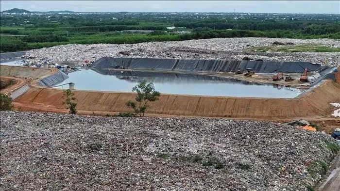 Hố chôn rác số 3 trở thành hồ chứa nước rỉ rác.
