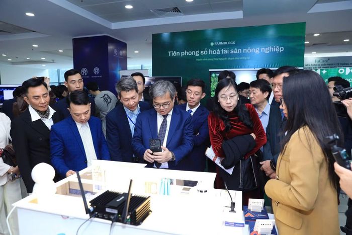 Các đại biểu tham dự Lễ khai trương Sàn Giao dịch công nghệ (HanoTEX) và Chợ Chuyển đổi số (DTMart) do Sở KH&CN Hà Nội tổ chức chiều ngày 3/2/2026.