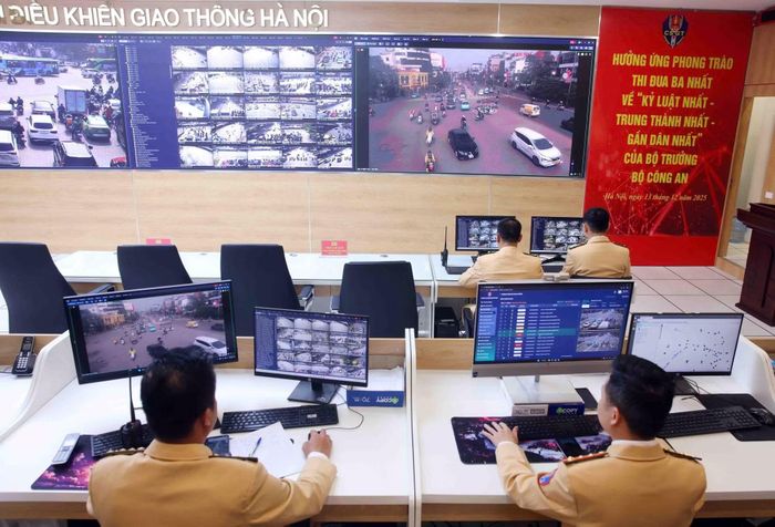 Cảnh sát giao thông Hà Nội áp dụng camera AI giám sát.