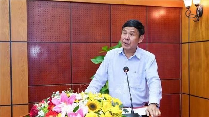 Đồng chí Khăm-phăn Bun-pha-khôm, Thứ trưởng Bộ Tư pháp, Trưởng đoàn cán bộ cấp cao Đảng Nhân dân Cách mạng Lào phát biểu tại buổi làm việc.