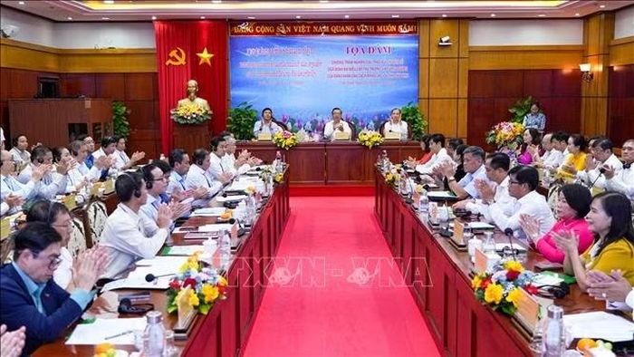 Quang cảnh buổi toạ đàm.