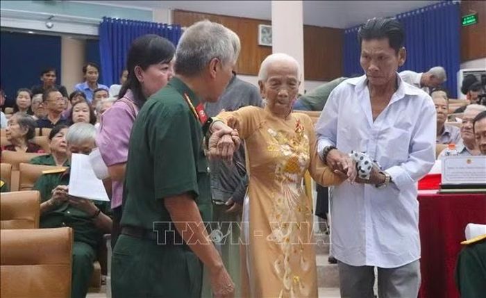 Mẹ Việt Nam Anh hùng dự chương trình.