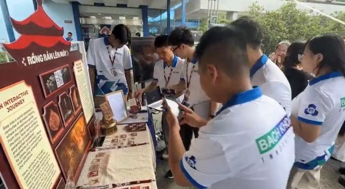 Sinh viên Đại học Bách khoa - ĐHQG TP Hồ Chí Minh với dự án ứng dụng công nghệ hiện đại, tăng trải nghiệm khám phá tại Bảo tàng Lịch sử TP Hồ Chí Minh.