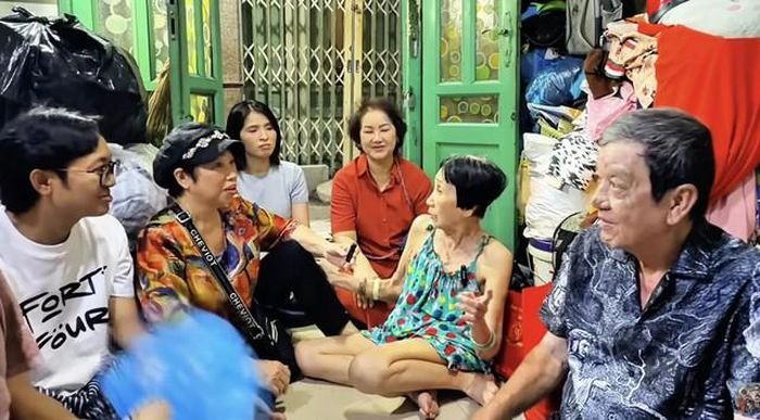 Vợ chồng nghệ sĩ Kim Lệ Thủy - Đỗ Ẩn đã gắn bó bên nhau hơn 50 năm. Ảnh: Chụp màn hình/báo Thanh Niên.