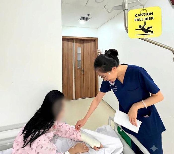 Bé gái được chăm sóc, điều trị tích cực tại Bệnh viện trung ương Quân đội 108. Ảnh: BVCC.