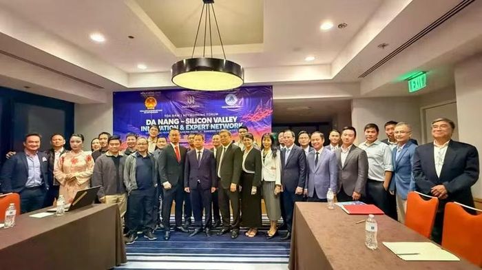 Đoàn công tác của UBND TP Đà Nẵng do ông Nguyễn Mạnh Hùng, Chủ tịch UBND TP Đà Nẵng làm trưởng đoàn tại Tọa đàm “Kết nối Mạng lưới đổi mới sáng tạo và Chuyên gia tại Silicon Valley nhằm phát triển các ngành công nghệ chiến lược” diễn ra tại Mỹ. Ảnh Ảnh Startupdanang.vn.
