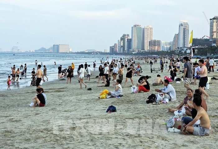 Các bãi biển đẹp tại Đà Nẵng luôn thu hút đông đảo du khách trong nước và quốc tế. Ảnh: Trần Lê Lâm - TTXVN