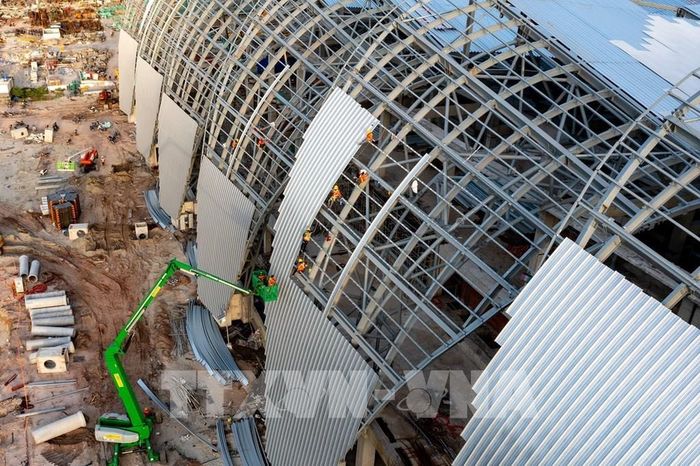 Thi công trên công trình Trung tâm Hội nghị phục vụ Hội nghị Cấp cao APEC 2027 trong dịp Lễ Quốc khánh 2/9/2026. Ảnh: TTXVN phát