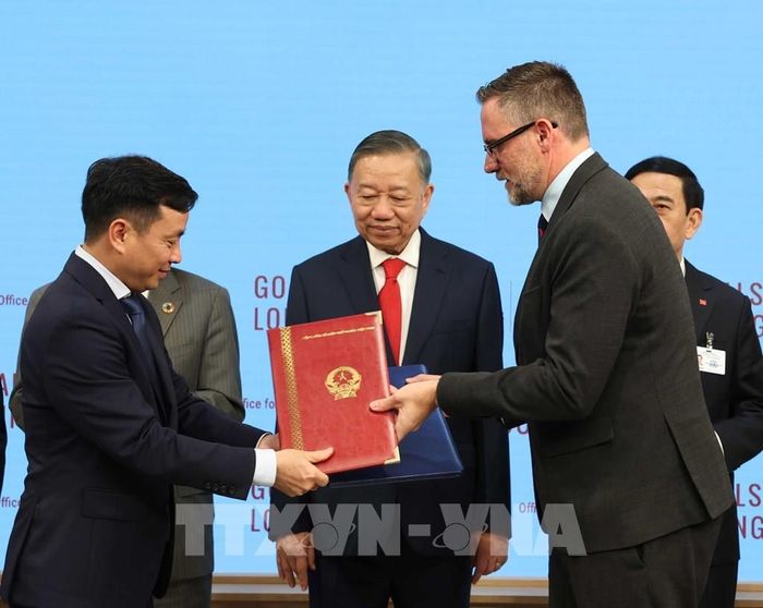 Tổng Bí thư, Chủ tịch nước Tô Lâm chứng kiến lễ trao văn kiện, thoả thuận hợp tác của Việt Nam với các cơ quan của Liên hợp quốc. Ảnh: Thống Nhất – TTXVN