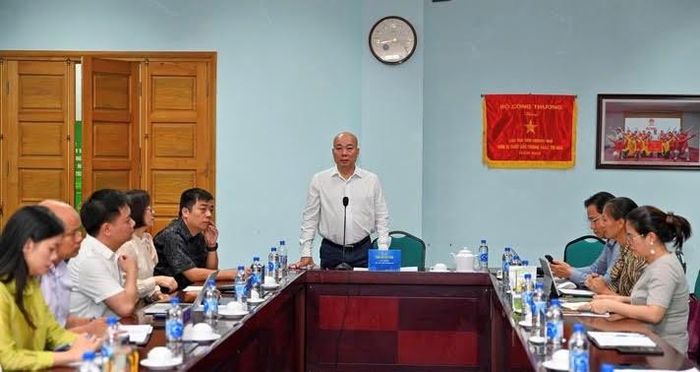 Ông Vũ Bá Phú-Cục trưởng Cục Xúc tiến thương mại (Bộ Công Thương) chủ trì Hội nghị giao ban Xúc tiến thương mại với Hệ thống Thương vụ Việt Nam tại nước ngoài tháng 9/2026.