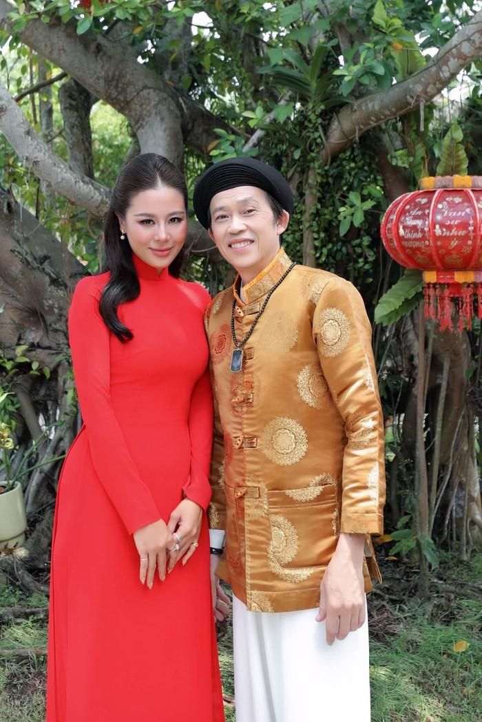 Nam Thư và NSƯT Hoài Linh.