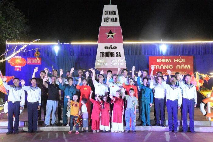 Cán bộ, chiến sĩ, nhân dân trên đảo Trường Sa gửi lời chúc Tết Trung thu ấm áp về đất liền.