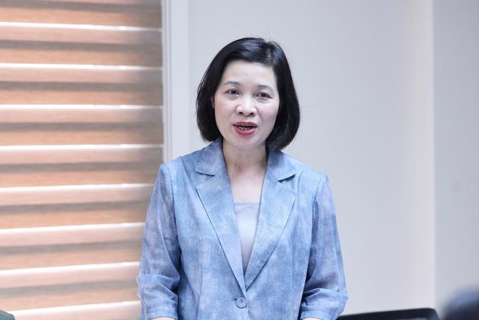 Bà Nguyễn Thị Kim Dung, Phó Trưởng ban Thường trực Ban Công tác Phụ nữ, TƯ Hội LHPN Việt Nam, báo cáo quá trình tiếp nhận và thẩm định sơ bộ các hồ sơ