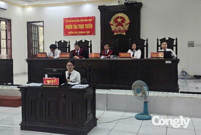 Hội đồng xét xử.