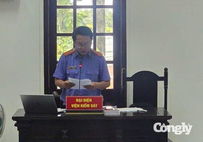 Đại diện viện kiểm sát.