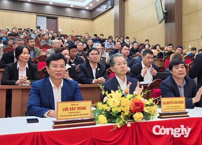 Bí thư Trung ương Đảng, Bí thư Đảng ủy, Chánh án TANDTC Nguyễn Văn Quảng cùng các lãnh đạo tham dự hội nghị.