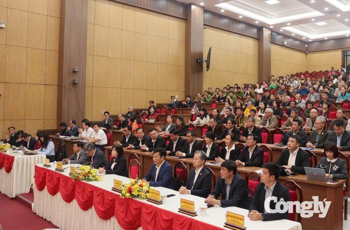 Quang cảnh hội nghị tiếp xúc cử tri