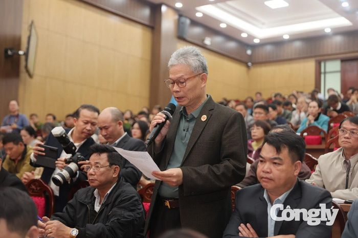 Cử tri Lê Văn Thái, Chủ tịch Hội Cựu chiến binh, phường Lâm Viên - Đà Lạt phát biểu ý kiến.