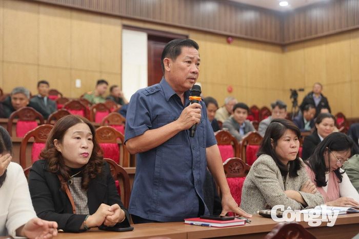 Cử tri Lê Văn Trúc, Bí thư Chi bộ, Tổ dân phố Nguyên Tử Lực 2, phường Lâm Viên - Đà Lạt phát biểu tại hội nghị.