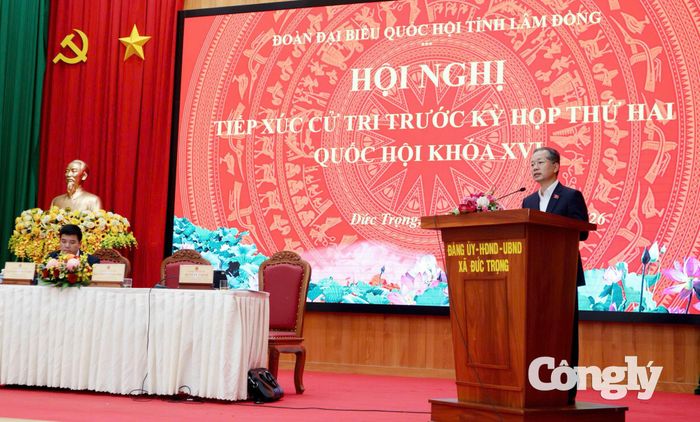 Bí thư Trung ương Đảng, Chánh án TANDTC Nguyễn Văn Quảng phát biểu tại hội nghị.