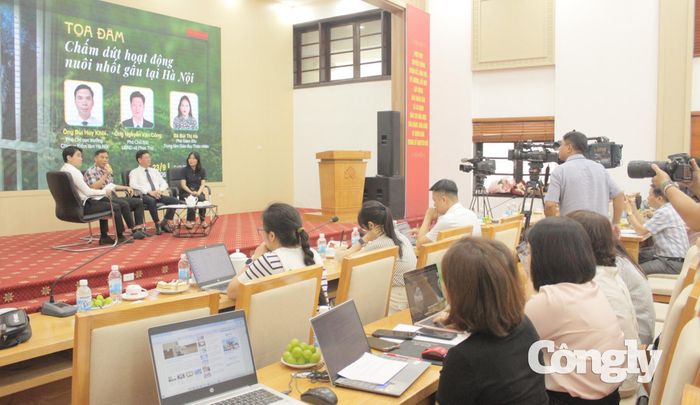 Tọa đàm “Chấm dứt hoạt động nuôi nhốt gấu tại Hà Nội”.