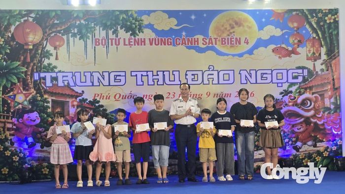 BTL Vùng trao thưởng cho các cháu học sinh giỏi, học sinh tiêu biểu xuất sắc năm học 2025 - 2026 (Quỹ “Vì tuổi trẻ vùng cao và hải đảo)