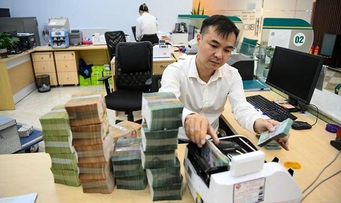 Tín dụng ngân hàng không thiếu quy mô nhưng đã chạm trần kỳ hạn. Ảnh: HA