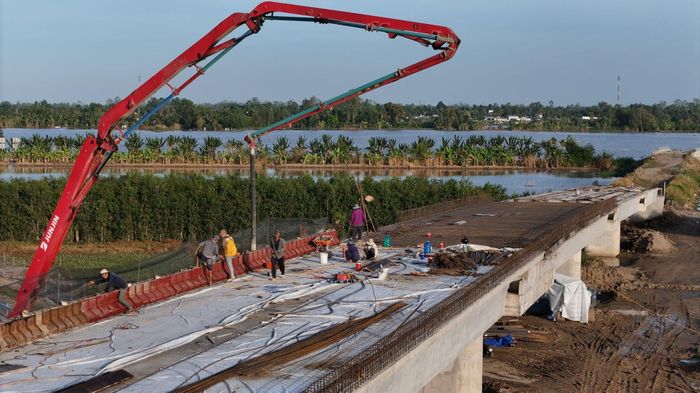 Thiếu người đã là một bài toán khó, nhưng với doanh nghiệp xây dựng, thách thức lớn hơn nằm ở khoảng cách giữa giá lao động thực tế và chi phí nhân công được tính trong dự toán xây dựng. Ảnh minh họa: Hoàng Anh
