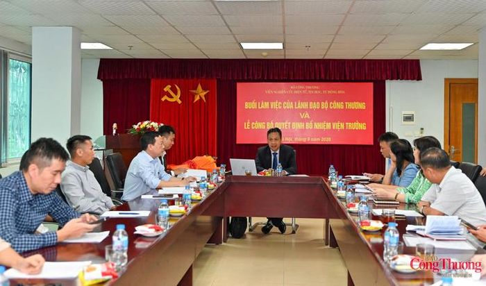 Toàn cảnh buổi làm việc.