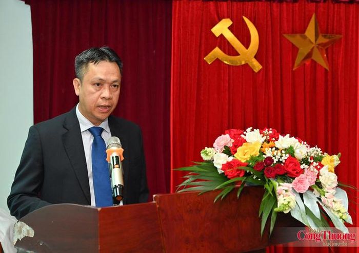 Thứ trưởng Nguyễn Việt Sơn phát biểu chỉ đạo buổi làm việc.