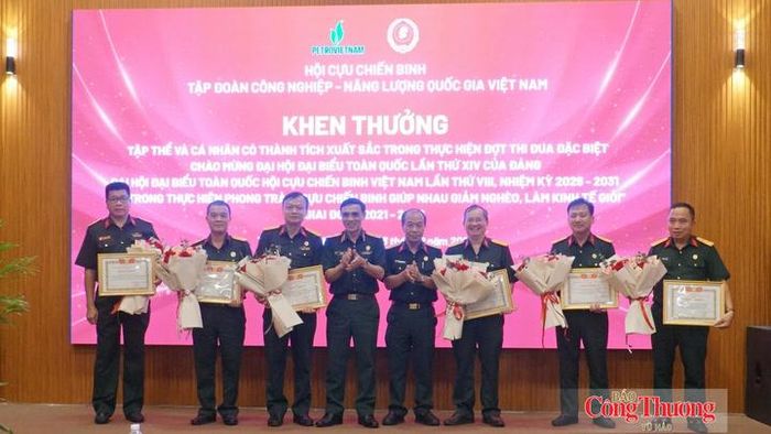 3 tập thể và 3 cá nhân thuộc Hội Cựu chiến binh Petrovietnam nhận Bằng khen của Trung ương Hội Cựu chiến binh Việt Nam vì có thành tích xuất sắc trong đợt thi đua đặc biệt chào mừng Đại hội XIV của Đảng và Đại hội VIII Hội Cựu chiến binh Việt Nam