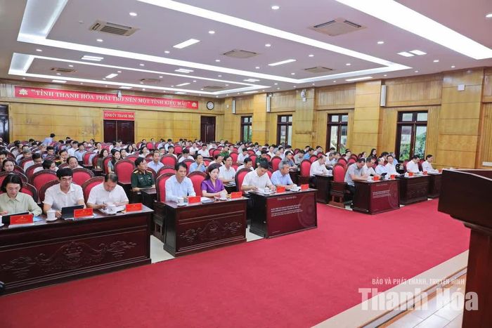 Các đồng chí lãnh đạo tỉnh và đại biểu dự tại điểm cầu Tỉnh ủy Thanh Hóa.