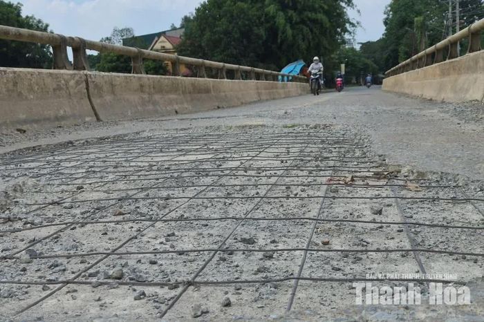 Cầu Đa Nẫm lý trình Km16+00 trên đường tỉnh 516B xuống cấp.