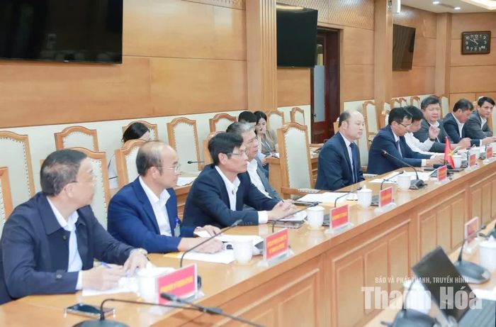 Đại diện lãnh đạo các sở, ngành cấp tỉnh dự buổi làm việc.