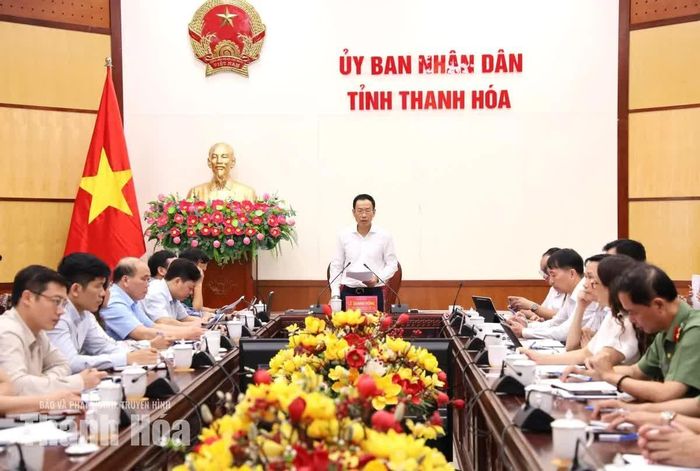 Phó Chủ tịch UBND tỉnh Lê Quang Hùng chủ trì hội nghị.