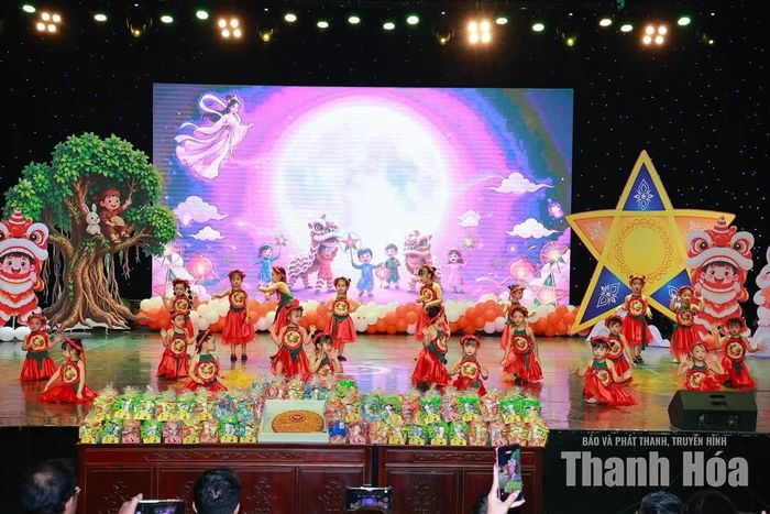 Tiết mục văn nghệ tại chương trình.