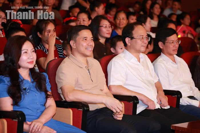 Các đại biểu dự chương trình.